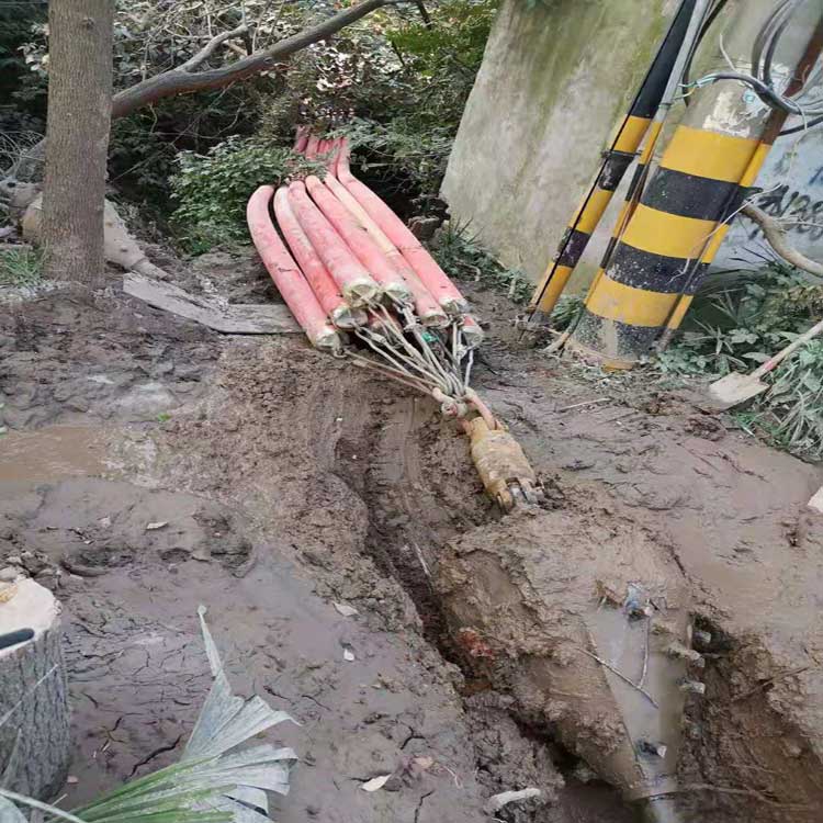 福田拖拉管